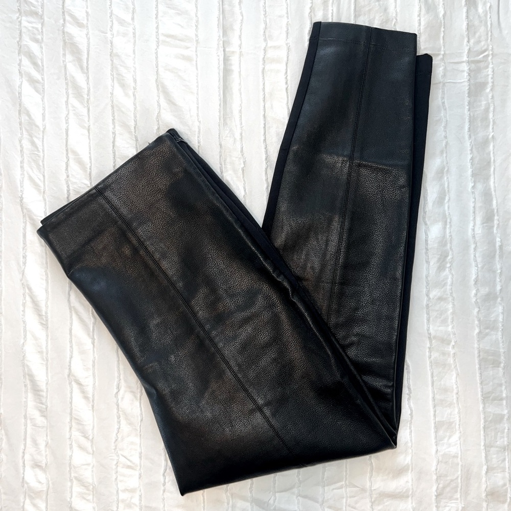 Ann Taylor Like New Women’s Black Leather-Style Legging Pants
